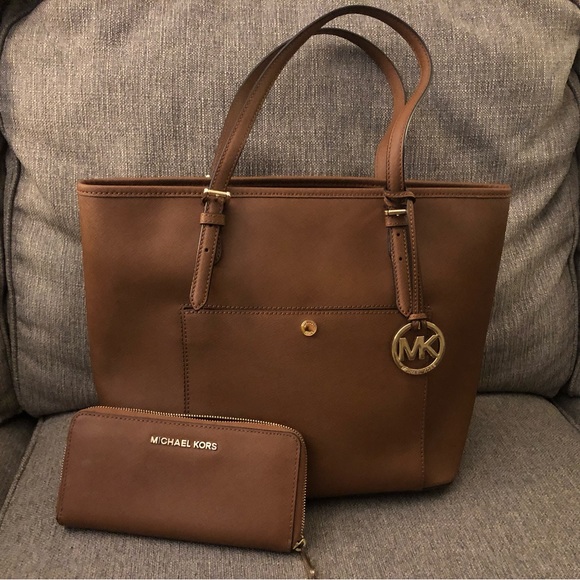 Michael Kors Handbags - 👜Michael Kors  NS Jet Set, with matching Fulton Wallet
👜Color: Brown
